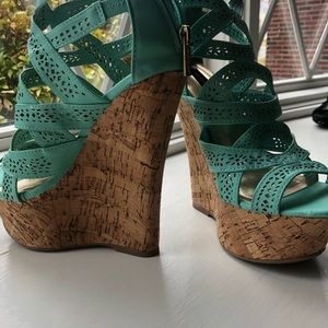 Aqua corkscrew wedges